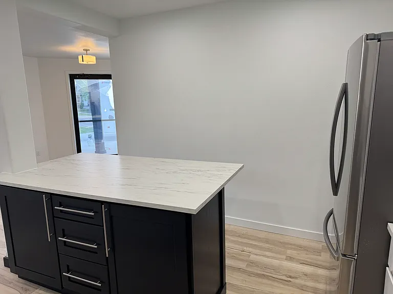 802 W Kemp Ave #1 — Photo 5