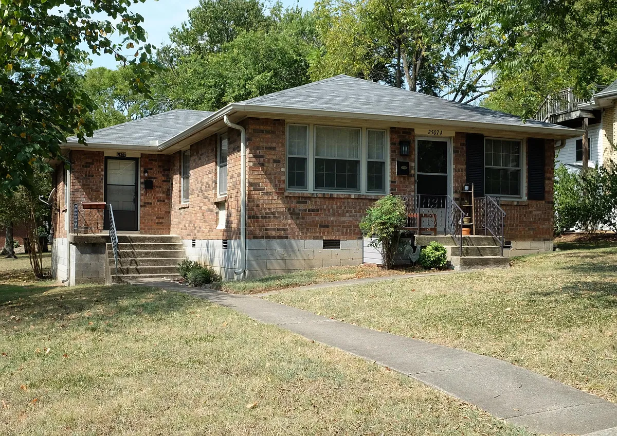 Photo 1 of 10 - 2507 Oakland Ave #B - Nashville, TN Primary Photo - 2507 Oakland Ave #B