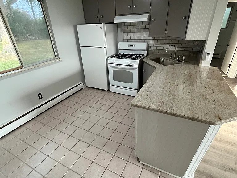 44090 Michigan Ave #B — Photo 2