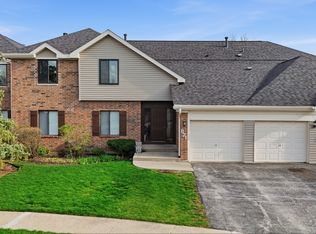 871 Cross Creek Ct #C3, Roselle, IL 60172