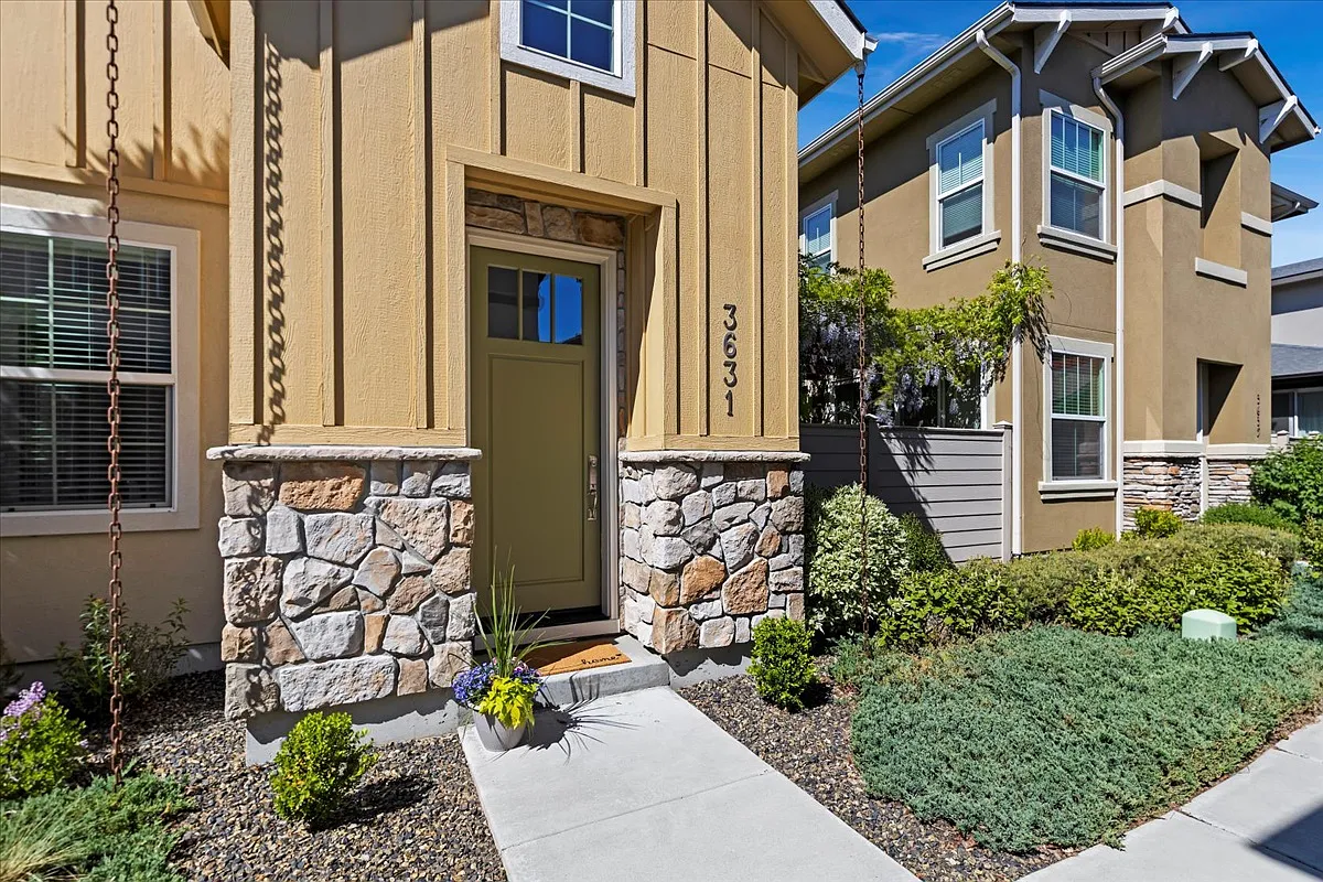 4 bed, 2427 sqft, $3,500 — Photo 1
