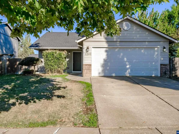 1207 S 7th St, Independence, OR 97351