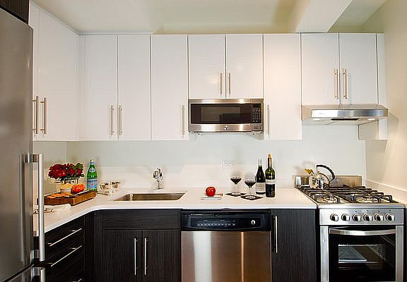 3rd image of 360 W 34th St APT 3G