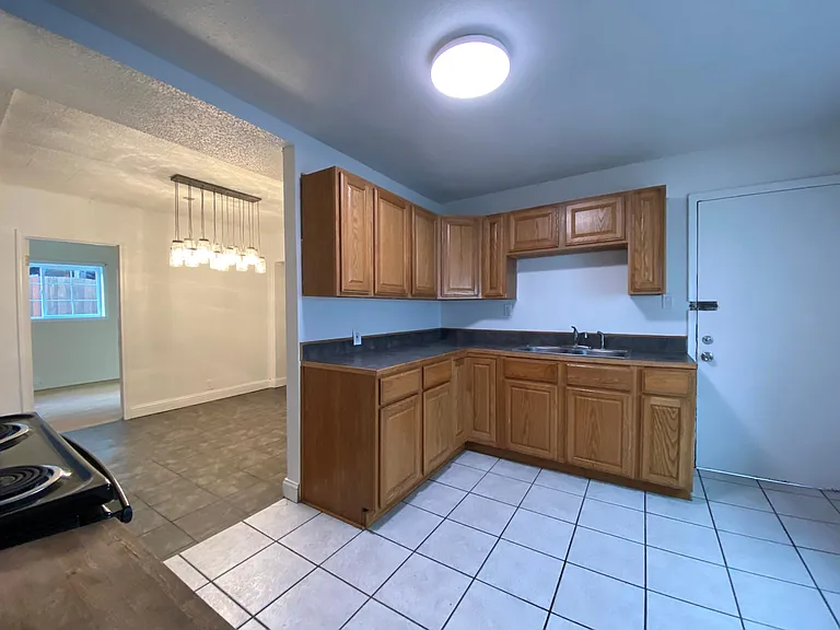 2310 E Madison St — Photo 9