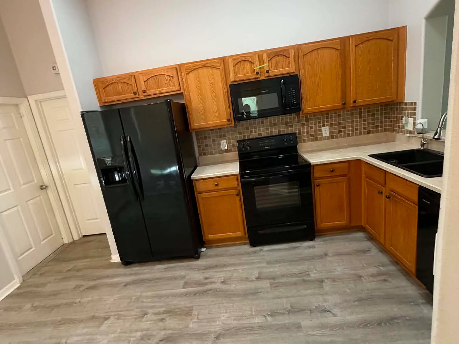 3 bed, 1491 sqft, $2,150 — Photo 4