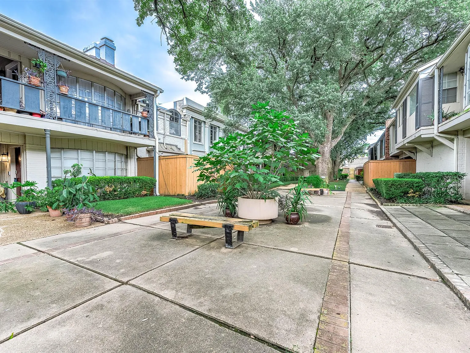 1 bed, 1.0 bath, 820 sqft, $1,300 — Photo 2