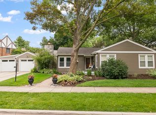 255 Crest Rd, Glen Ellyn, IL