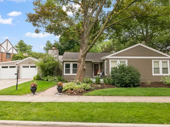 255 Crest Rd, Glen Ellyn, IL 60137