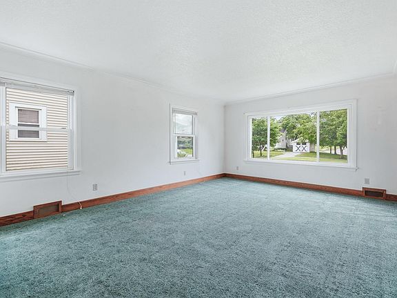 3rd image of 2702 Florida Dr