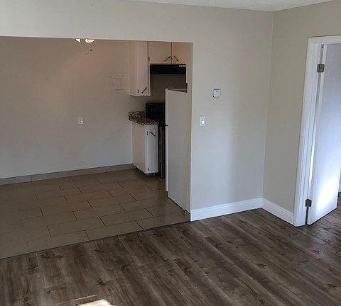 2nd image of 3709 Morse Ave APT 14