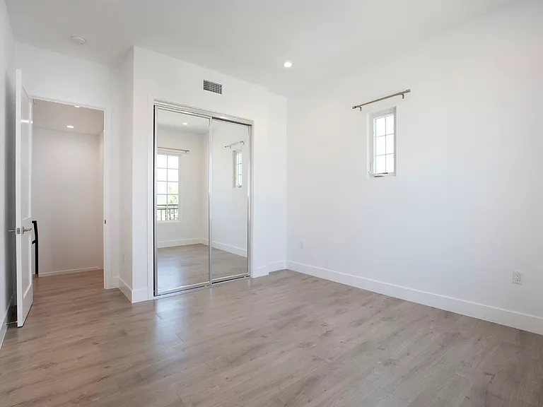 1029 Melrose Ave #104 — Photo 31