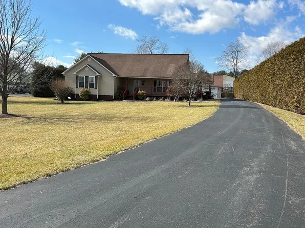 135 Pleasant Pine Dr, Max Meadows, VA 24360
