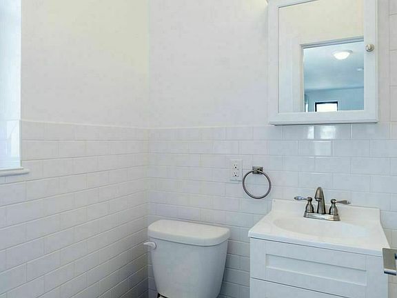 3rd image of 117 W 15th St APT 1FE