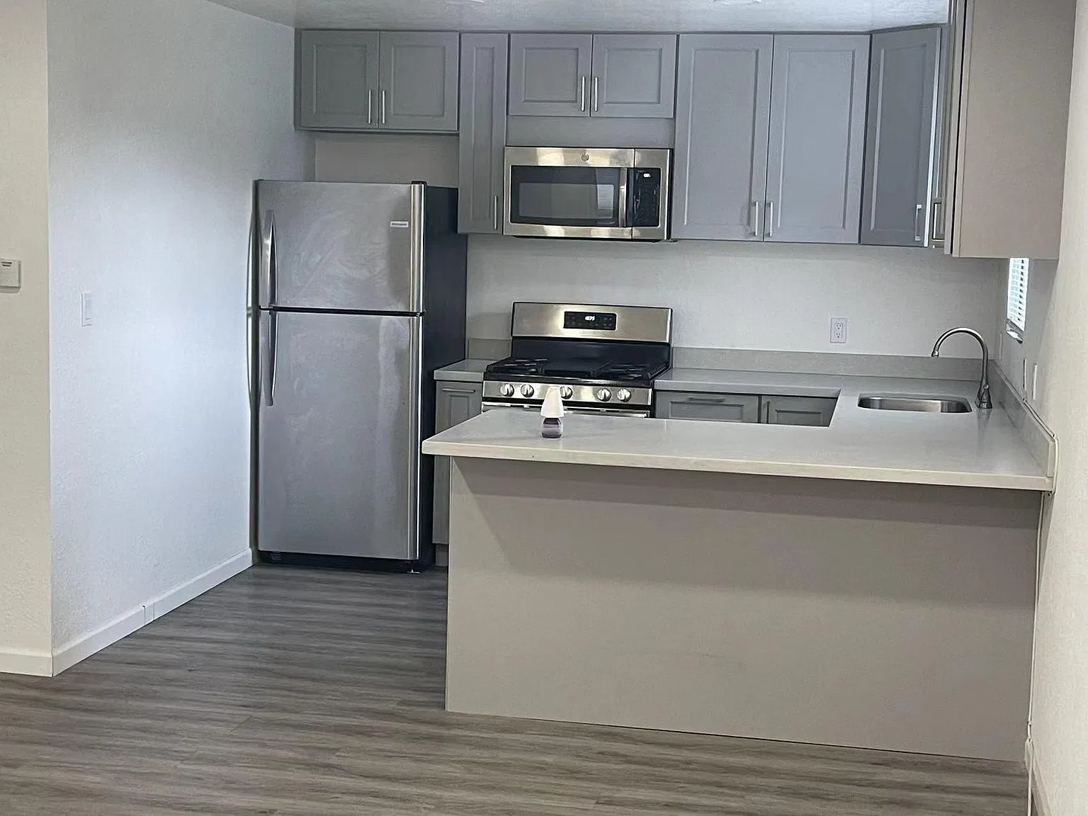 2 bed, 900 sqft, $2,750 — Photo 4