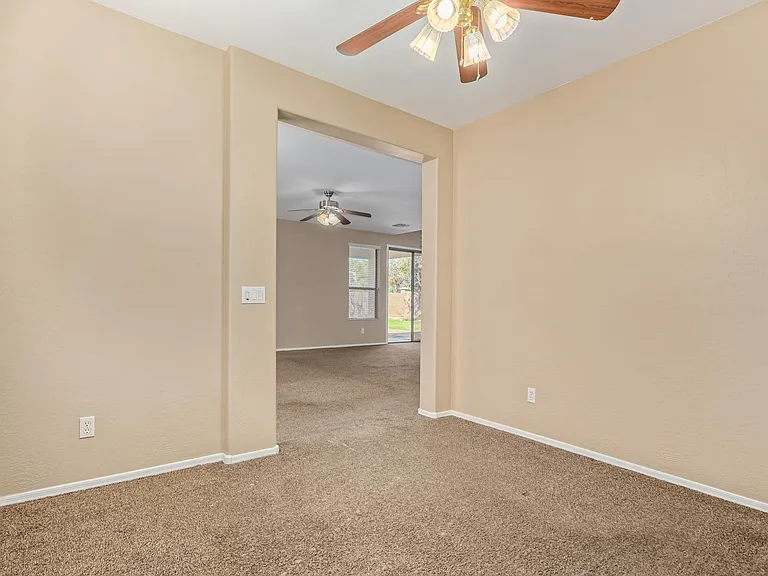 504 N Swallow Ln — Photo 31