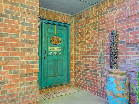 2nd image of 5104 58th St Unit 1