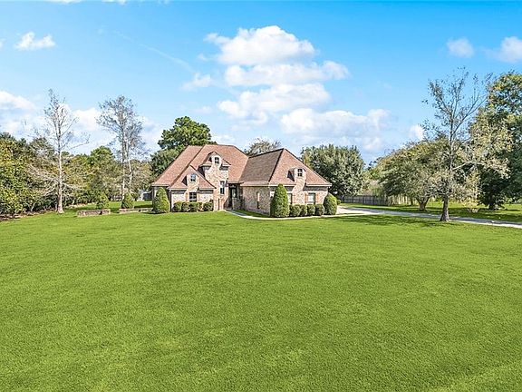 2nd image of 505 Royal Palm Ct