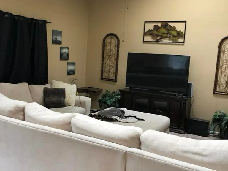 family room before remodel