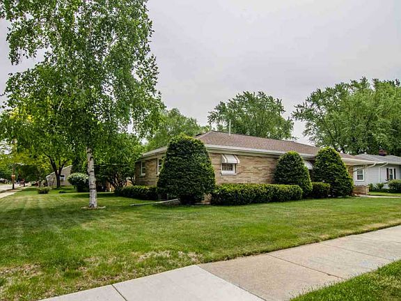 2nd image of 914 Marshall Ave