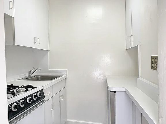 5th image of 795 Lexington Ave #3F