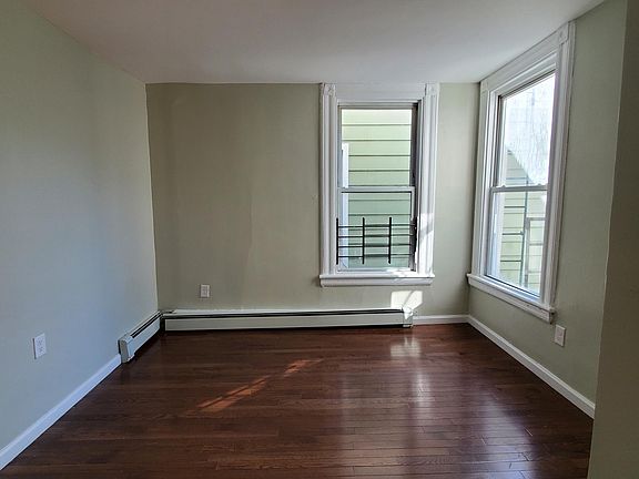 4th image of 216 16th Ave #2