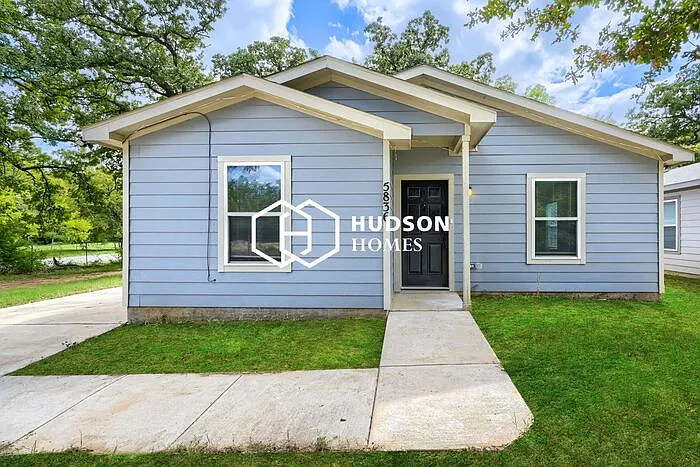 3 bed, 2.0 bath, 1090 sqft, $1,549 — Photo 1