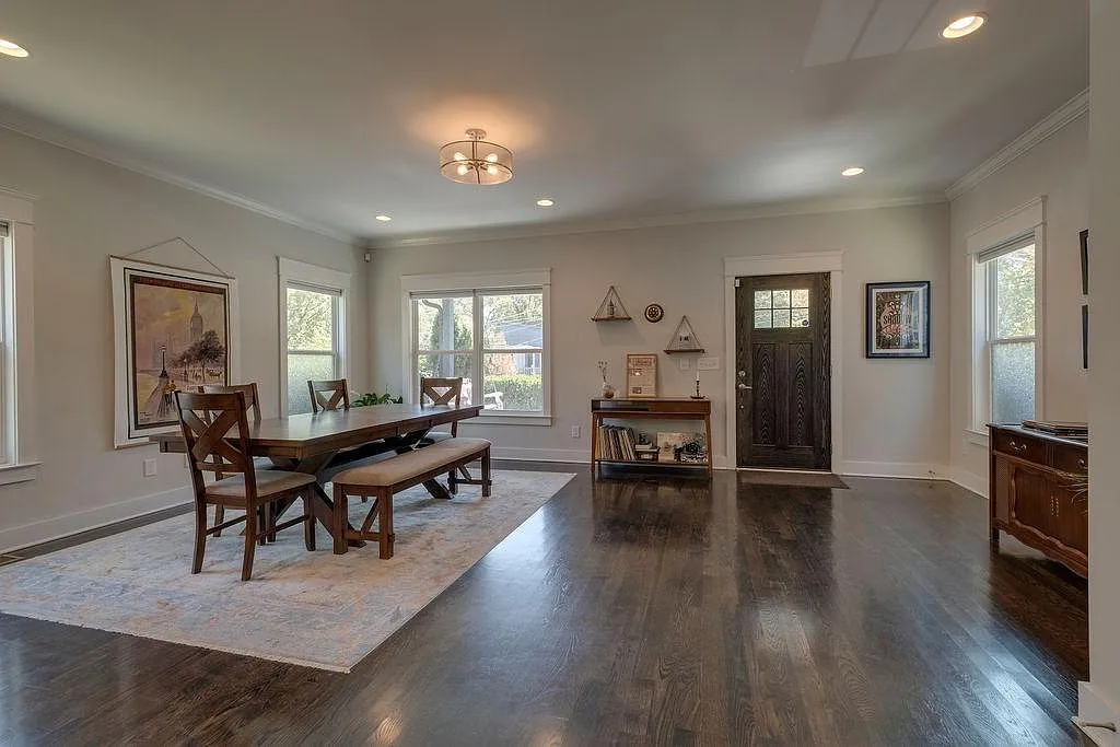 3 bed, 2.5 bath, 2408 sqft, $4,200 — Photo 4