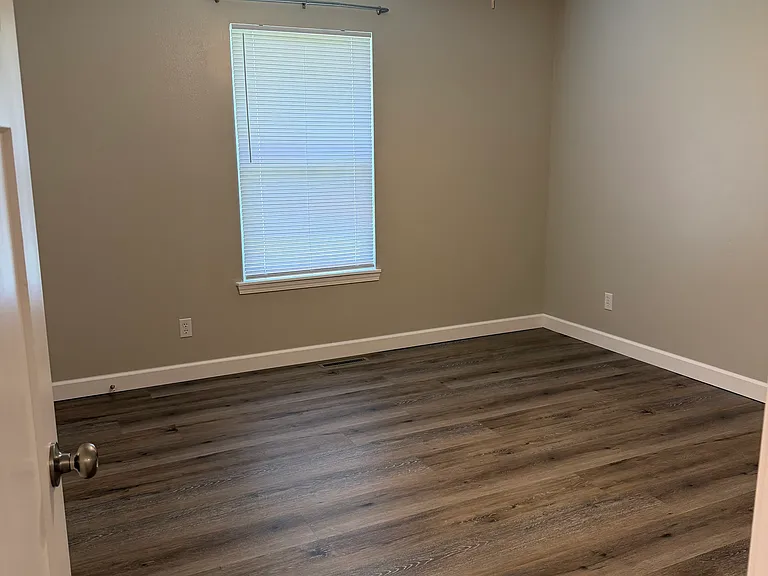 706 E Dyann Dr — Photo 9