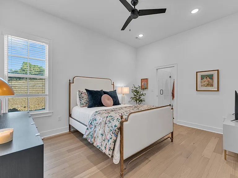 2047 E Little Crew Dr — Photo 10