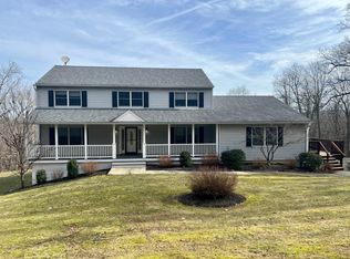 85 Meadowbrook Ln, New Windsor, NY 12553