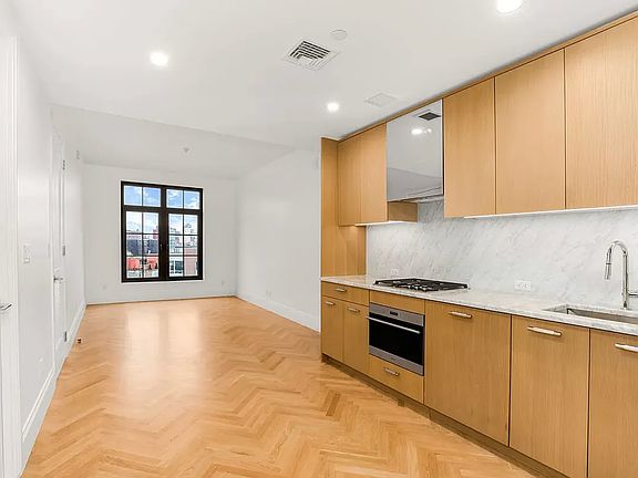 3rd image of 300 W 122nd St #10E