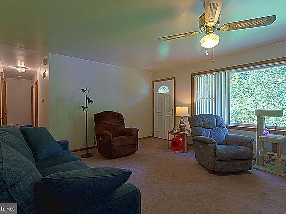 4th image of 204 Oak Ct