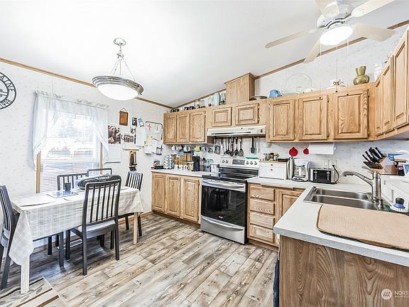 4th image of 4905 33rd Avenue Ct E #8