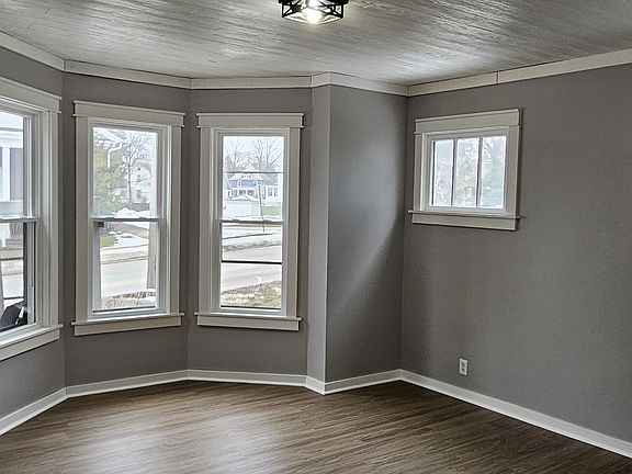 3rd image of 661 N Main St
