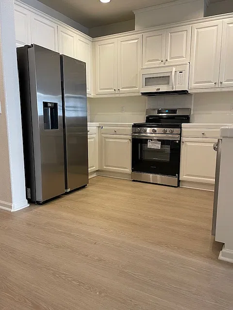 3 bed, 1477 sqft, $4,050 — Photo 3