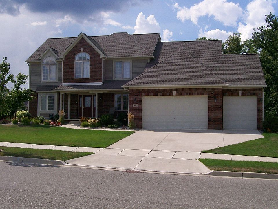609 Pembroke