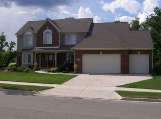 609 Pembroke Dr, Saline, MI 48176