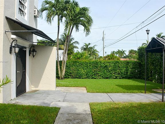 2nd image of 11520 NE 6th Ave APT 12