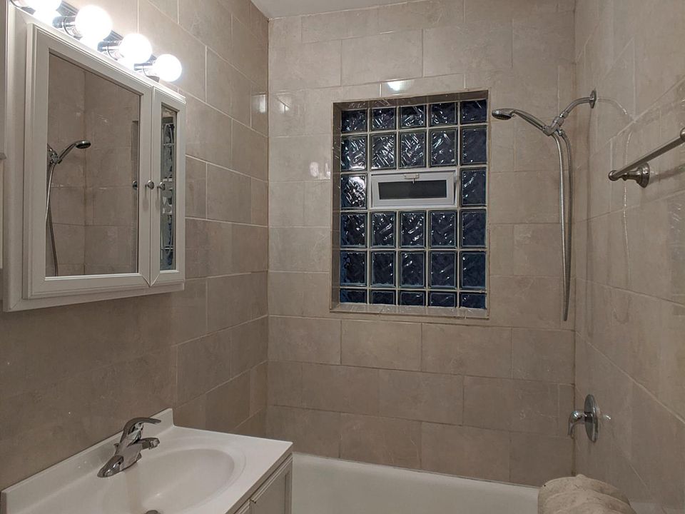 1st image of 4252 N Paulina St #1MB