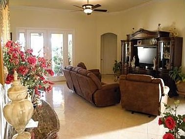 5th image of 587 SW Bradshaw Cir