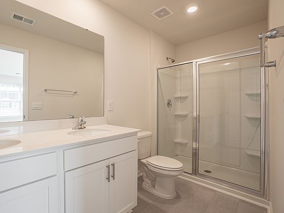 4th image of 246 Wall St