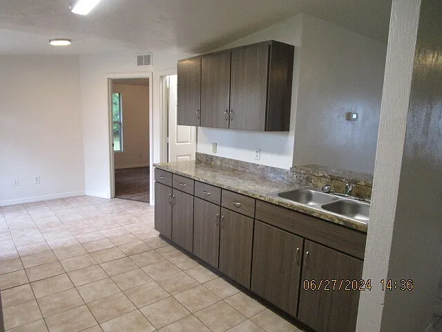 446 Elsie Ave — Photo 5