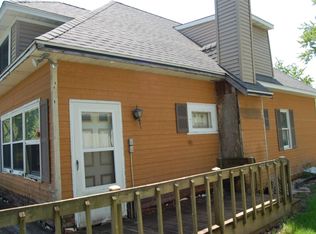 W936 Shorewood Dr, East Troy, WI 53120