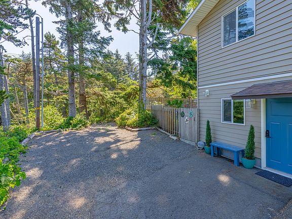 4th image of 40 Wesler St
