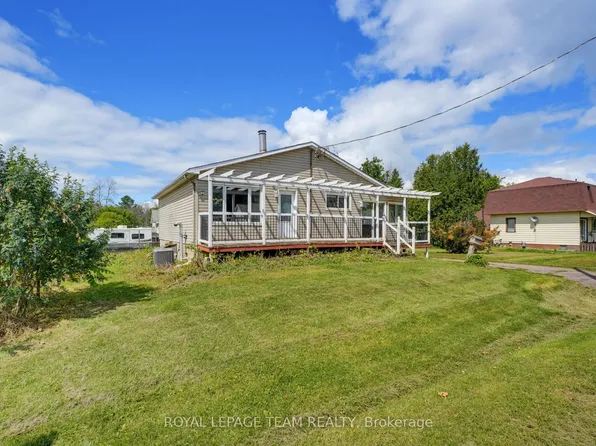 550 Giroux St, Pembroke, ON K8A 4G5