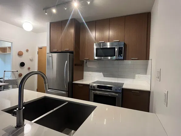 2321 Scotia St #102, Vancouver, BC V5T 0A8