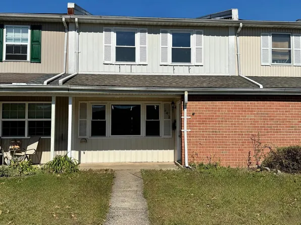 242 Daffodil Ct, Quakertown, PA 18951