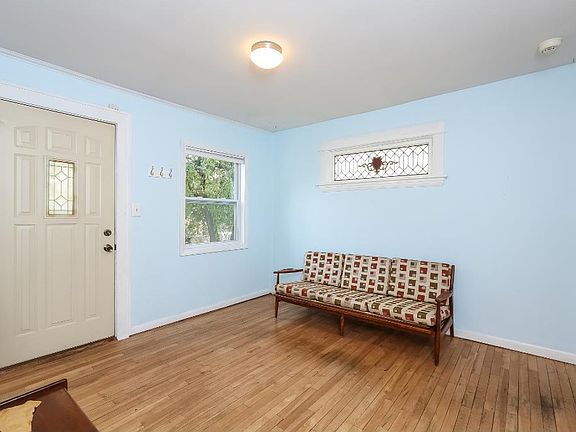 3rd image of 4208 Nokomis Ave