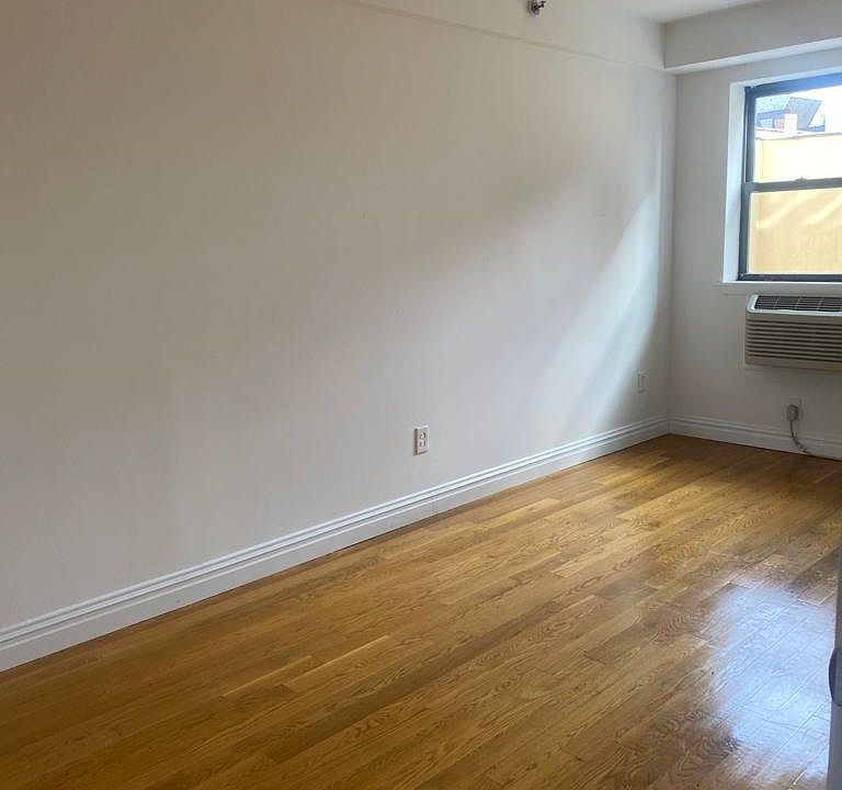 2nd image of 2760 Decatur Ave #3F
