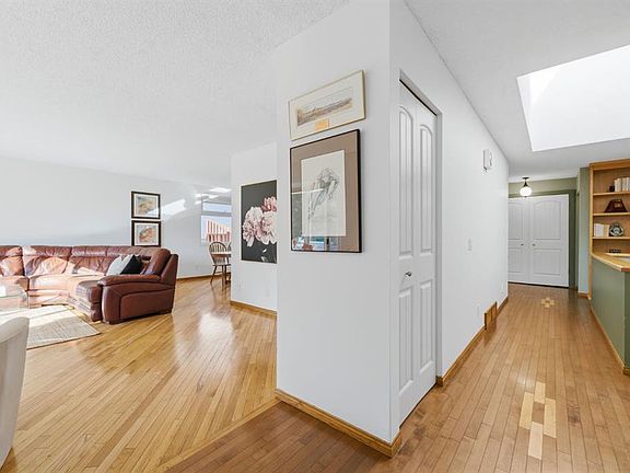 3rd image of 6016 Dalcastle Cres NW